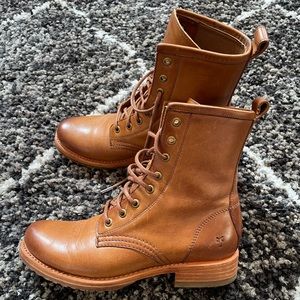 Frye combat lace up boots size 8